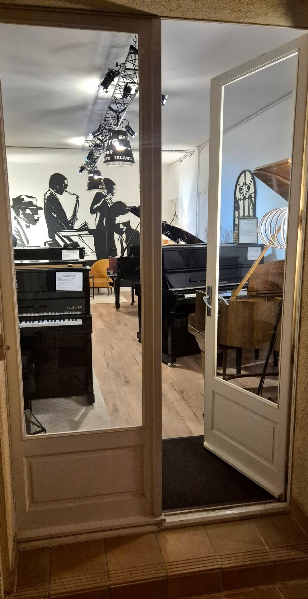 Entrée du showroom Pianos d'Occitanie
